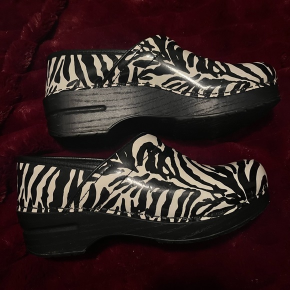 Dansko Shoes - Dansko clogs